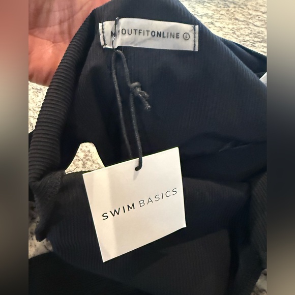 My Outfit Online Figure Texture One Piece Swimsuit in Black - Picture 2 of 8